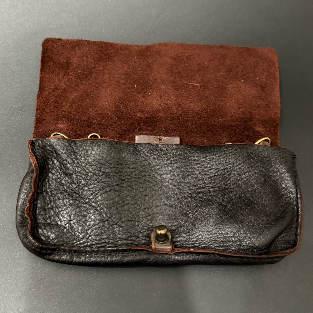 Handcrafted JO Dark Brown Leather with Brass-Wrapped Clasp Clutch/Crossbody Bag - Picture 6 of 15